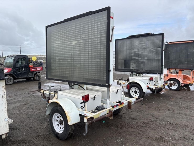 2006-ver-mac-cms-1584-towable-message-board-image-4