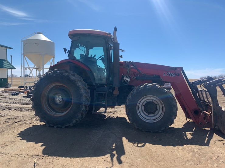 2011-case-ih-puma-140-tractor-image-4