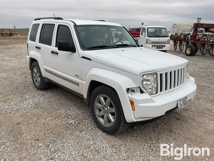 2012-jeep-liberty-image-3