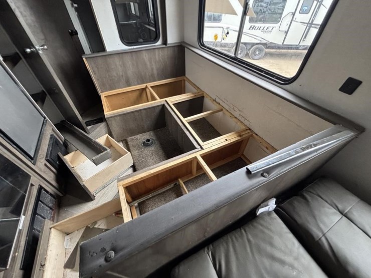 2020-wildwood-wdt26dbud-ca-travel-trailer-image-33