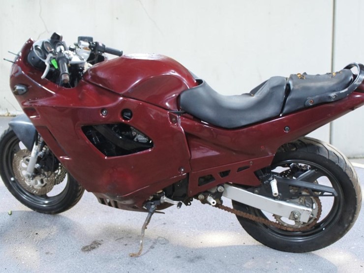 1997-suzuki-gsx600f-katana-motorcycle-image-5