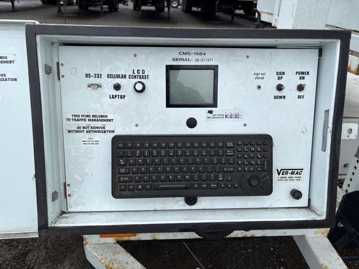 2006-ver-mac-cms-1584-towable-message-board-image-21