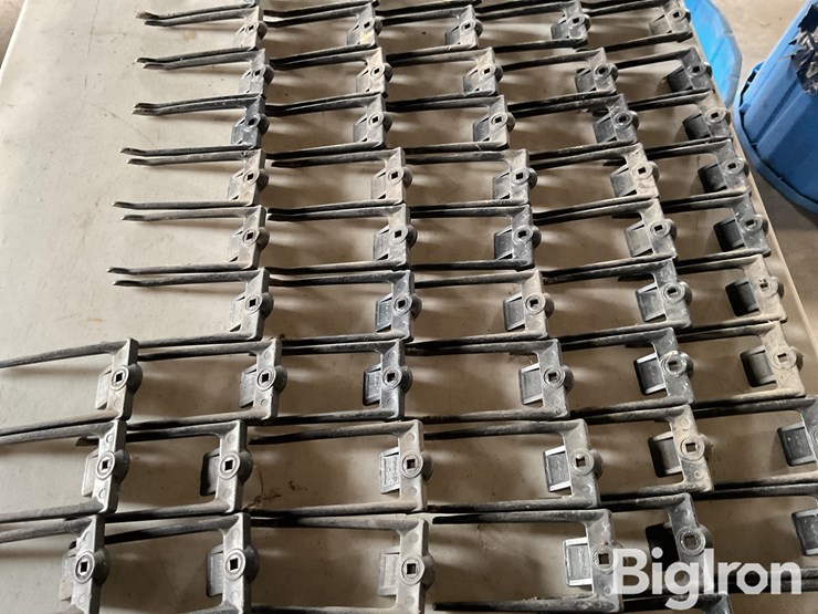 rake-up,-macdon-poly-pickup-header-teeth-image-14