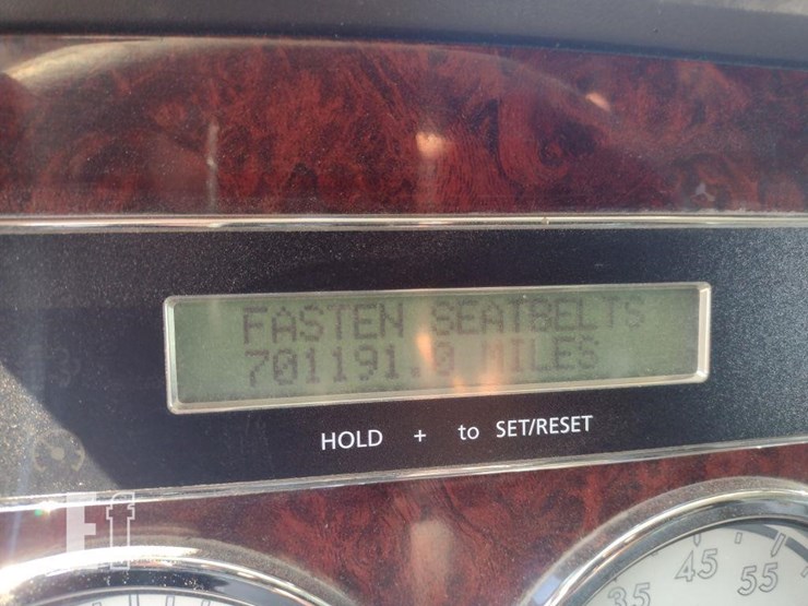 2012-freightliner-122sd-image-5