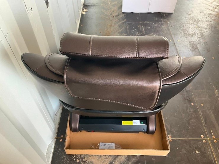 #969-•-unused-irmc-massage-chair*---middlebury,-in-image-3
