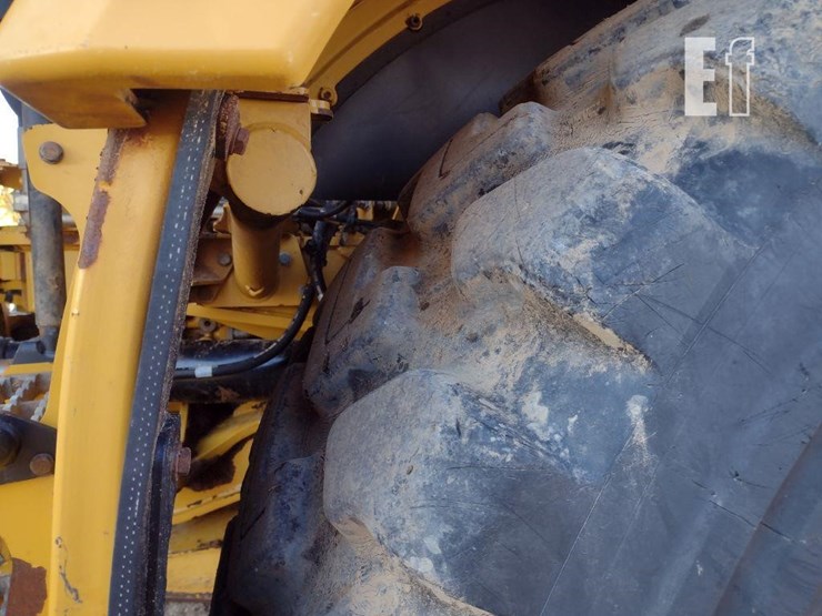 2019-caterpillar-745-image-29