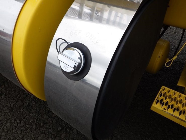 2016-kenworth-w900-image-28