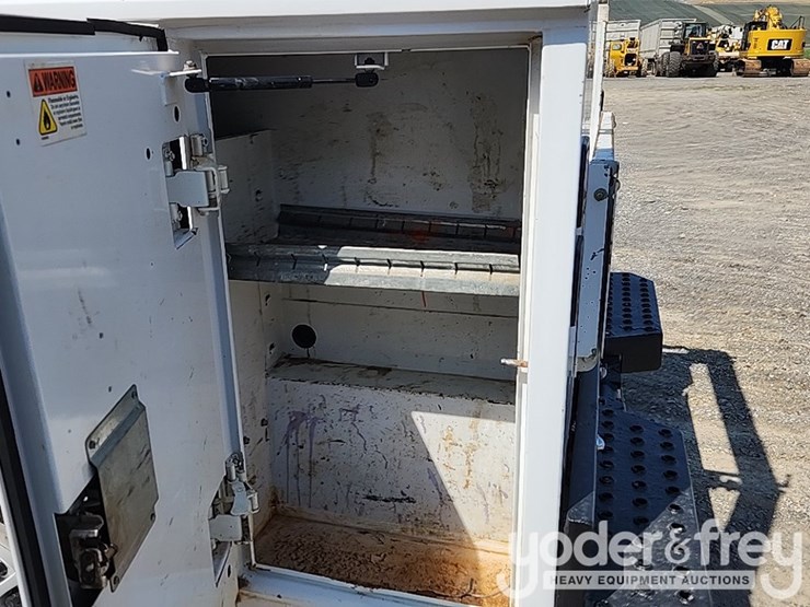 2016-chevrolet-silverado-3500hd-image-23