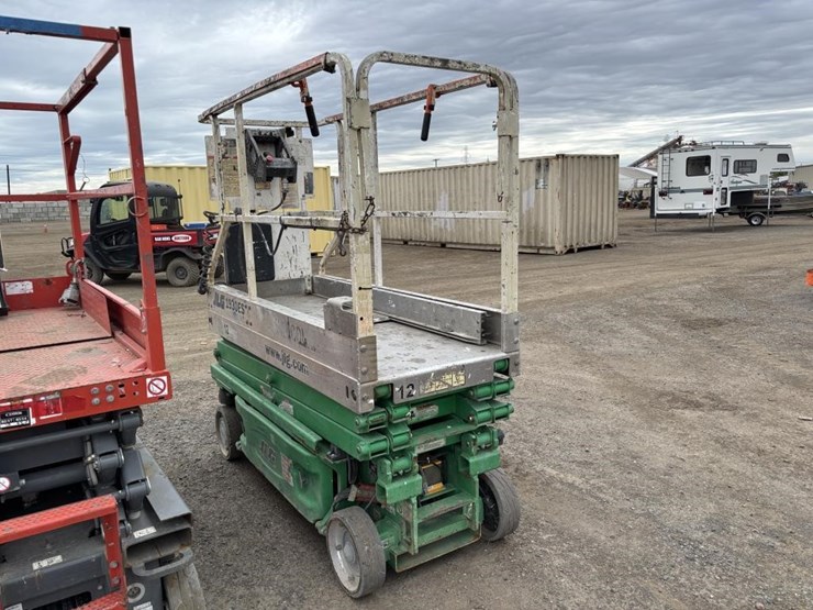 2005-jlg-1930es-image-4