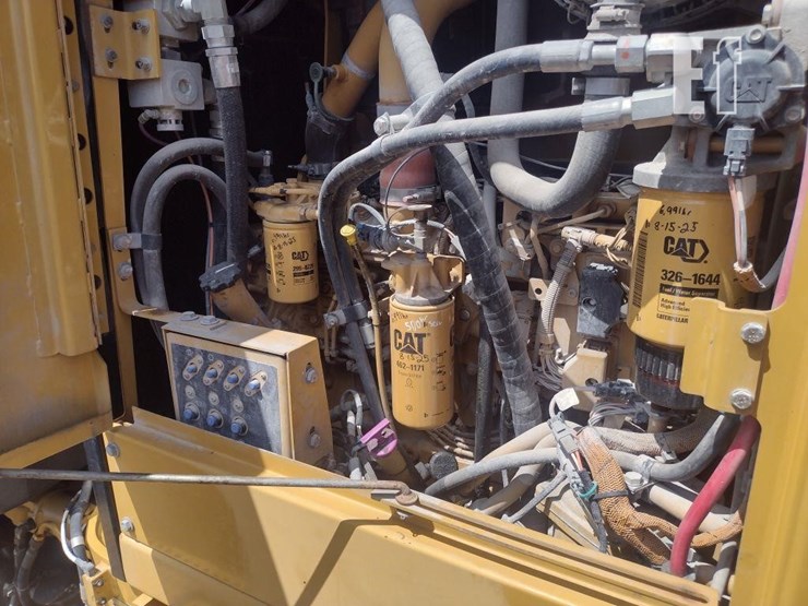 2010-caterpillar-120m-image-42