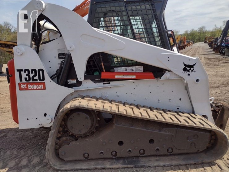 2009-bobcat-t320-image-24