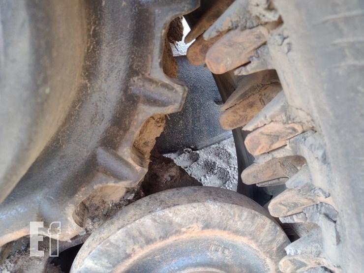 2009-bobcat-t320-image-14