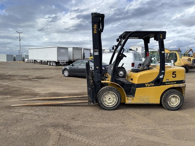 2015-yale-gdp80-forklift-image-5