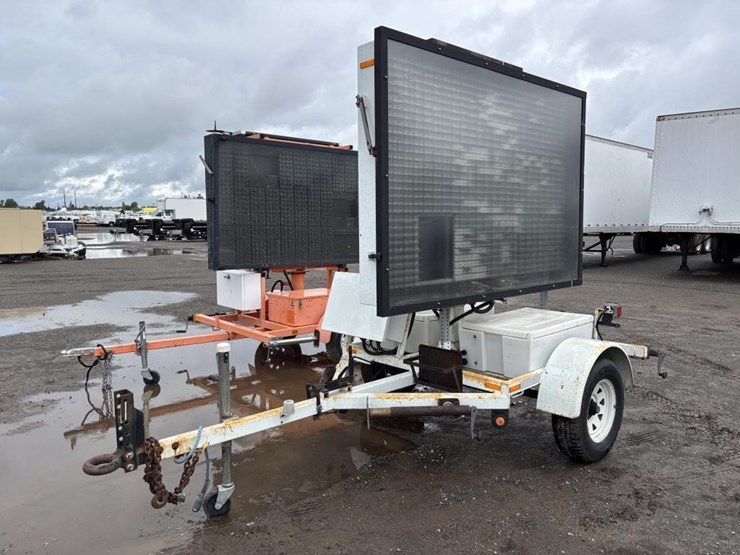 2006-ver-mac-cms-1584-towable-message-board-image-1