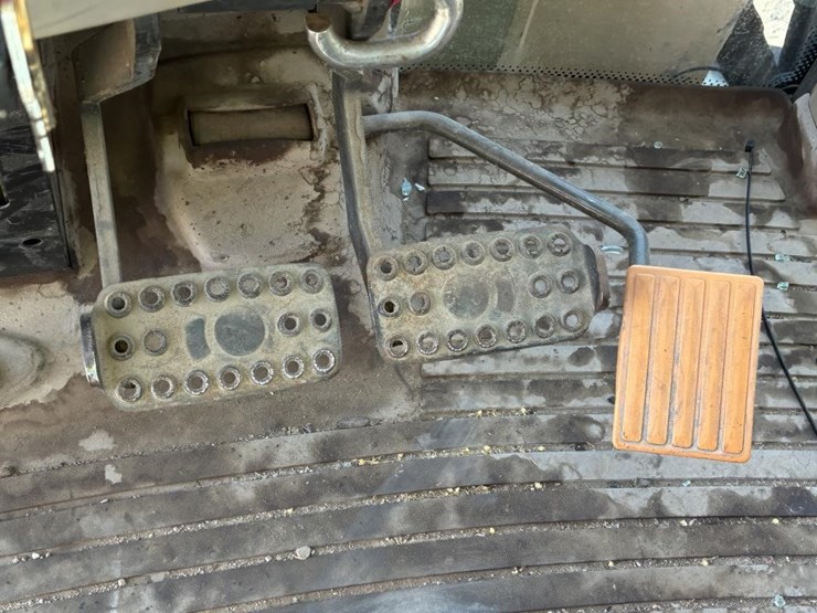 2005-john-deere-7220-image-28