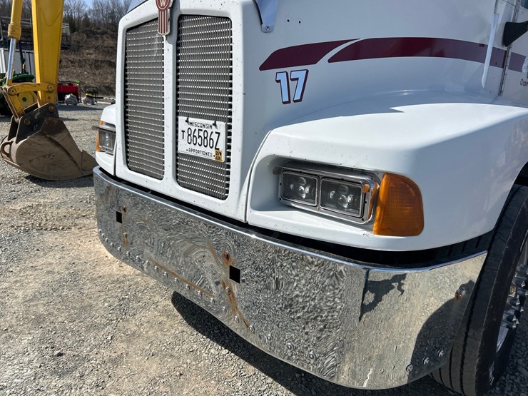 1999-kenworth-t600-image-12