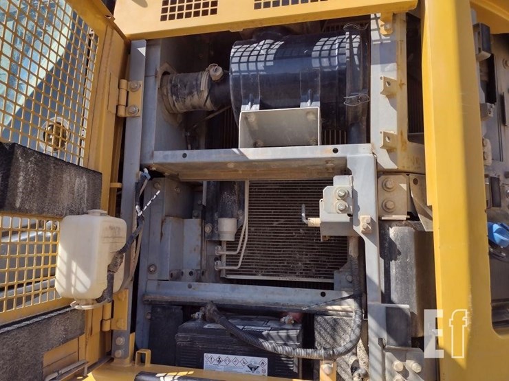 2014-deere-245g-lc-image-22