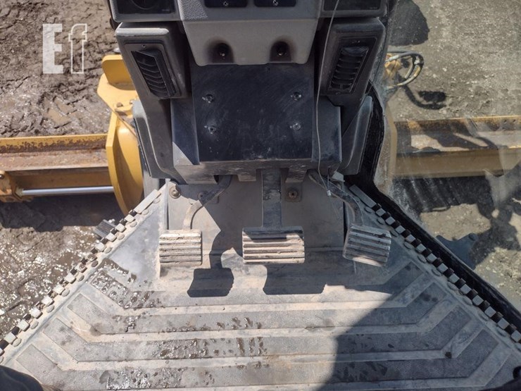 2010-caterpillar-120m-image-8