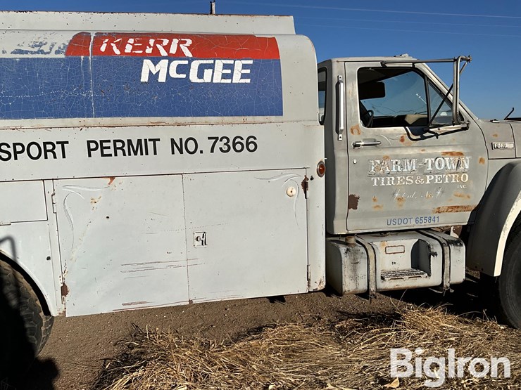 1983-ford-f800-image-4