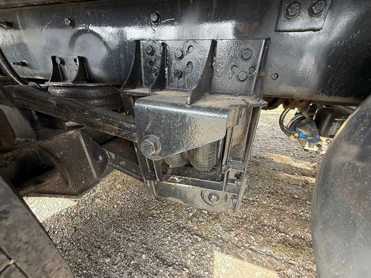 2015-peterbilt-579-image-38