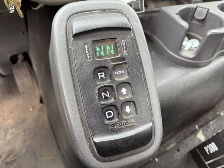 2012-international-7600-image-42