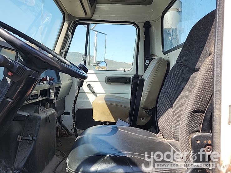 2002-international-4900-image-29