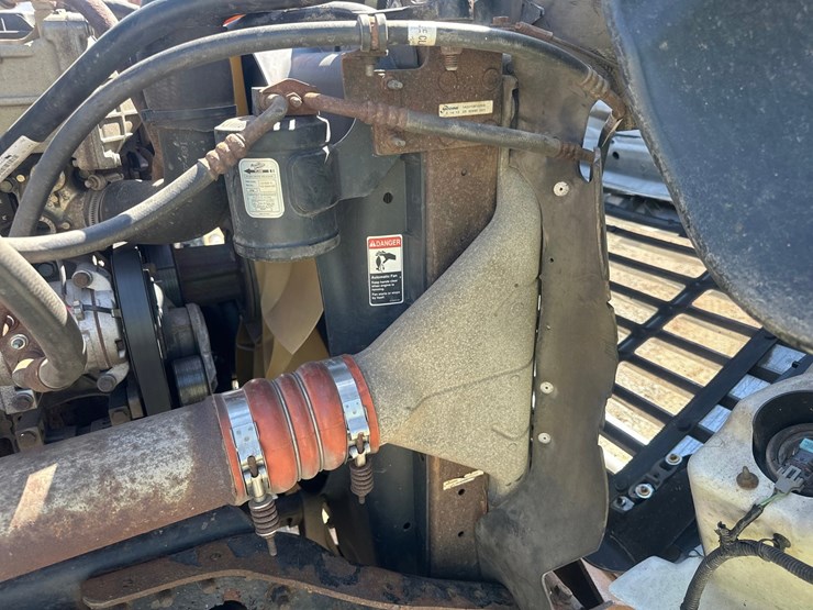 2014-massey-ferguson-8-image-51
