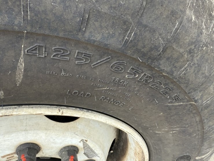 2012-international-7600-image-13