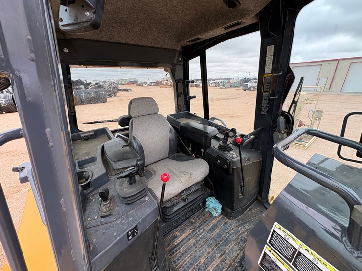 2016-deere-850k-lgp-image-6