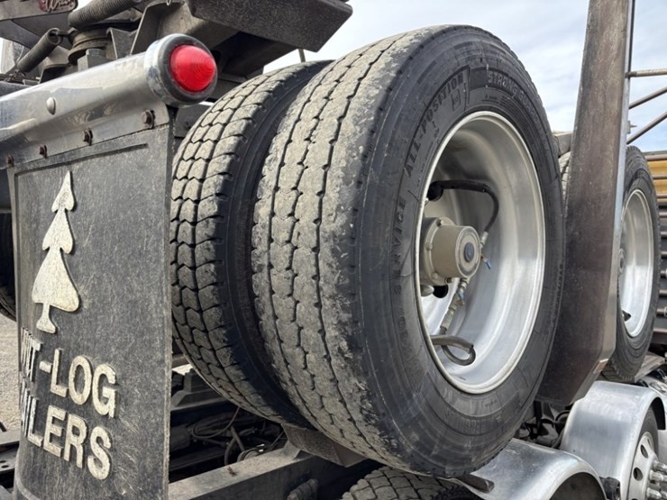 2022-peterbilt-567-image-48