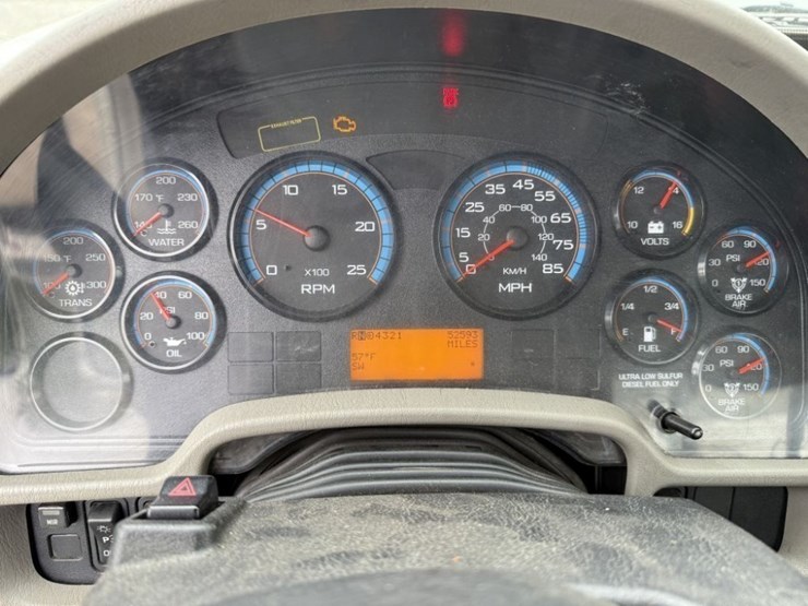 2012-international-7600-image-34