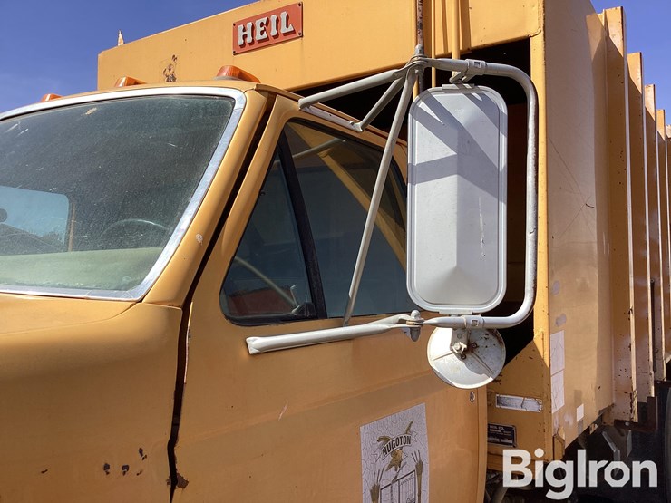 1990-ford-f800-image-16