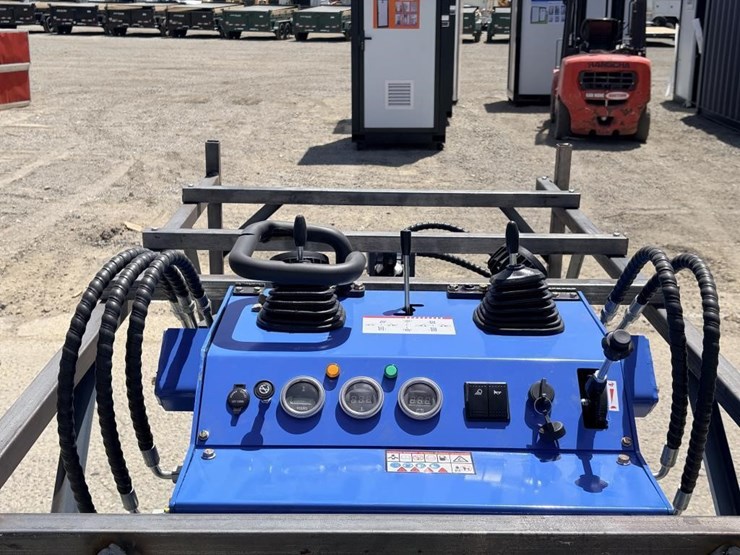 2026-zjg-zj-380-skid-steer-loader-image-10