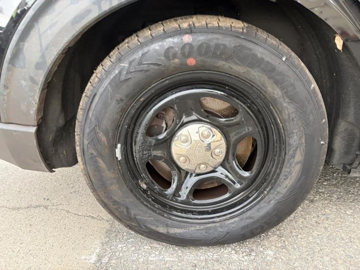 2021-ford-explorer-image-11