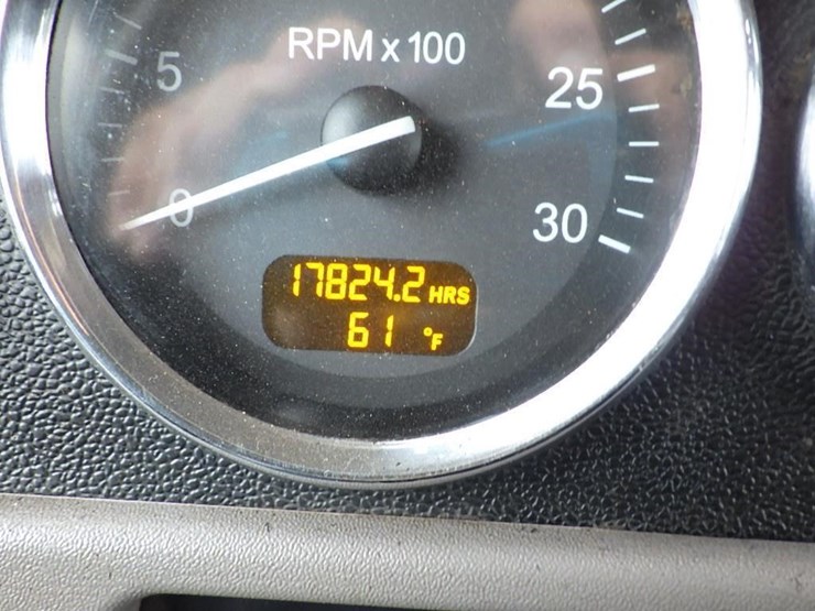 2016-peterbilt-3-axle-logging-truck-image-83