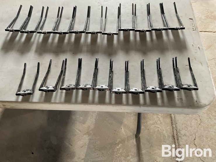 rake-up,-macdon-poly-pickup-header-teeth-image-9