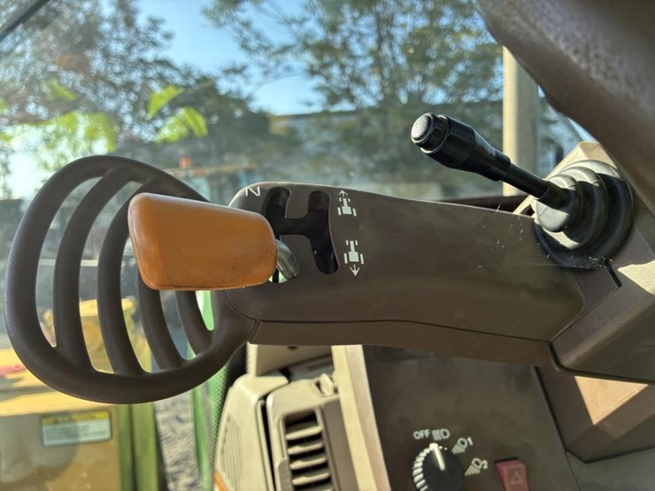 2005-john-deere-7220-image-21