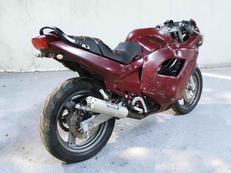 1997-suzuki-gsx600f-katana-motorcycle-image-3
