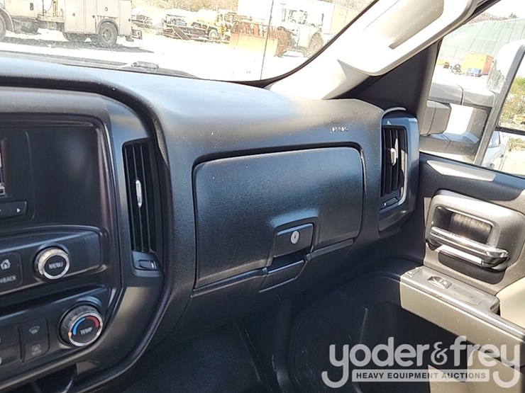 2016-chevrolet-silverado-3500hd-image-32