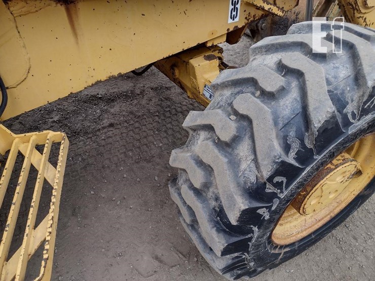 1995-deere-300d-image-25