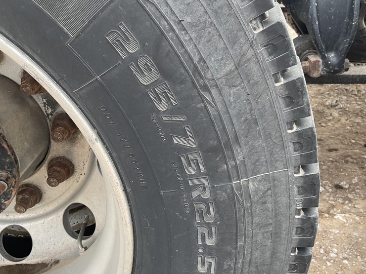 2012-freightliner-cascadia-113-image-19