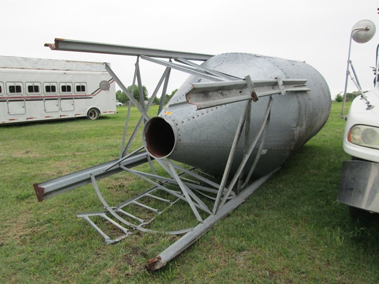 #46186-•-over-head-feed-bin-image-1