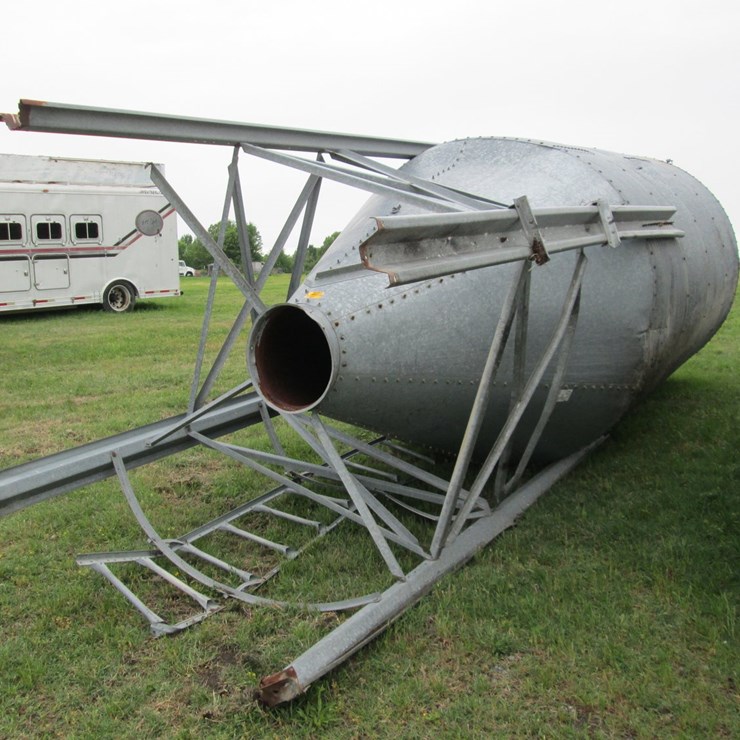 #46186 • Over Head Feed Bin