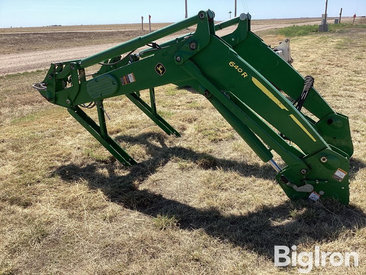 2016-john-deere-640r-image-8