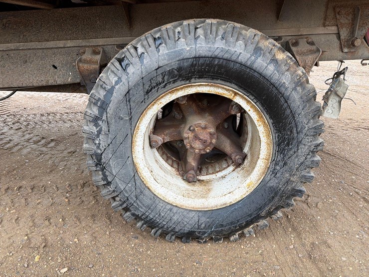ford-f700-image-12