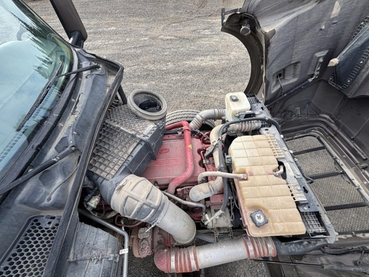 2022-peterbilt-567-image-14