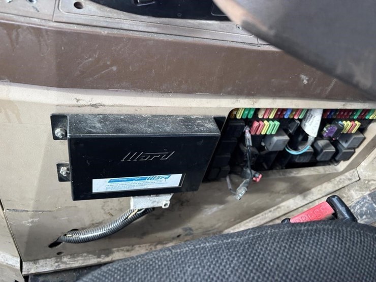 2001-john-deere-6410-image-46