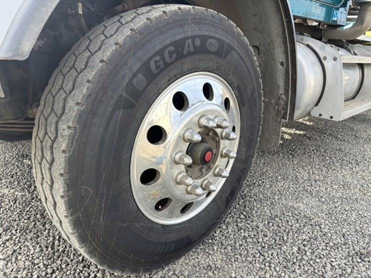 2018-peterbilt-367-image-9