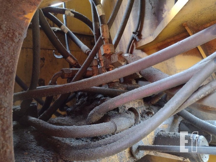 2015-caterpillar-914k-image-16