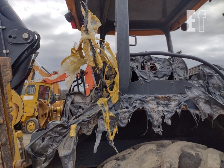 2010-deere-310j-image-29